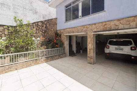 Casa à venda com 252m², 3 quartos e 4 vagas Casa à venda com 252m², 3 quartos e 4 vagasGaragem
