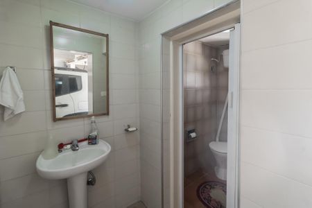 Casa à venda com 252m², 3 quartos e 4 vagas Casa à venda com 252m², 3 quartos e 4 vagasBanheiro da garagem