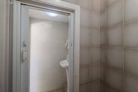 Casa à venda com 252m², 3 quartos e 4 vagas Casa à venda com 252m², 3 quartos e 4 vagasBanheiro da garagem