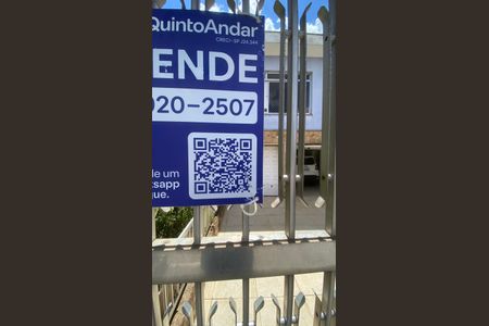 Casa à venda com 252m², 3 quartos e 4 vagas Casa à venda com 252m², 3 quartos e 4 vagasFachada + Placa