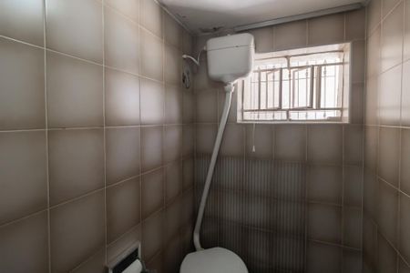 Casa à venda com 252m², 3 quartos e 4 vagas Casa à venda com 252m², 3 quartos e 4 vagasBanheiro da garagem