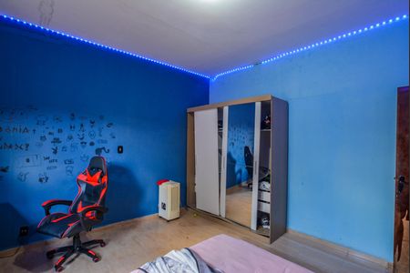 Casa à venda com 247m², 5 quartos e 3 vagas Casa à venda com 247m², 5 quartos e 3 vagasQuarto 2