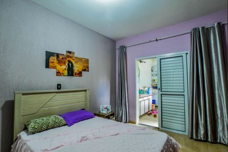 Casa à venda com 247m², 5 quartos e 3 vagas Casa à venda com 247m², 5 quartos e 3 vagasQuarto 1