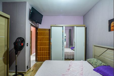 Casa à venda com 247m², 5 quartos e 3 vagas Casa à venda com 247m², 5 quartos e 3 vagasQuarto 1