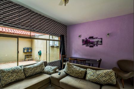 Casa à venda com 247m², 5 quartos e 3 vagas Casa à venda com 247m², 5 quartos e 3 vagasSala 1