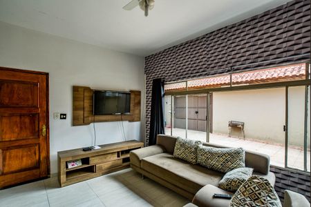 Casa à venda com 247m², 5 quartos e 3 vagas Casa à venda com 247m², 5 quartos e 3 vagasSala 1