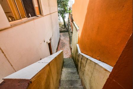 Casa à venda com 247m², 5 quartos e 3 vagas Casa à venda com 247m², 5 quartos e 3 vagasEscada