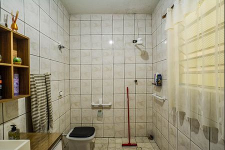 Casa à venda com 247m², 5 quartos e 3 vagas Casa à venda com 247m², 5 quartos e 3 vagasBanheiro 1