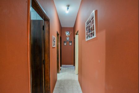 Casa à venda com 247m², 5 quartos e 3 vagas Casa à venda com 247m², 5 quartos e 3 vagasCorredor