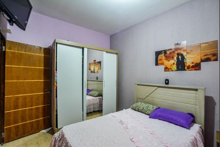 Casa à venda com 247m², 5 quartos e 3 vagas Casa à venda com 247m², 5 quartos e 3 vagasQuarto 1