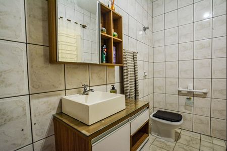 Casa à venda com 247m², 5 quartos e 3 vagas Casa à venda com 247m², 5 quartos e 3 vagasBanheiro 1