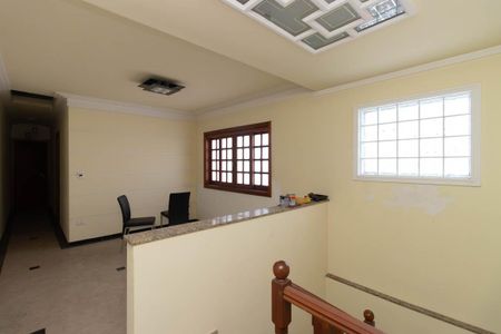 Casa à venda com 355m², 3 quartos e 9 vagasHall da escada