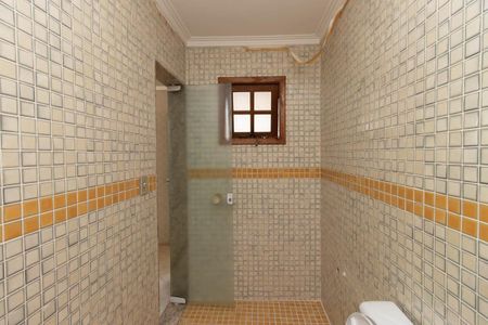 Casa à venda com 355m², 3 quartos e 9 vagasBanheiro da Edícula