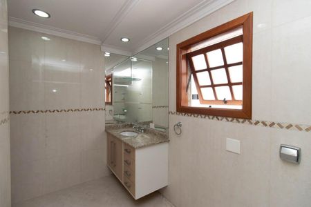 Casa à venda com 355m², 3 quartos e 9 vagasBanheiro da Suíte 1