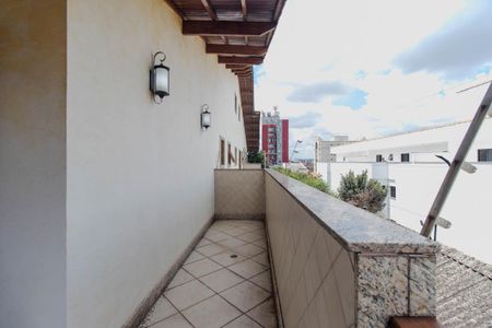 Casa à venda com 355m², 3 quartos e 9 vagasVaranda da suíte 1