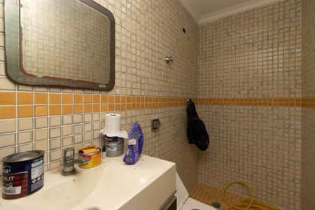 Casa à venda com 355m², 3 quartos e 9 vagasBanheiro da Garagem