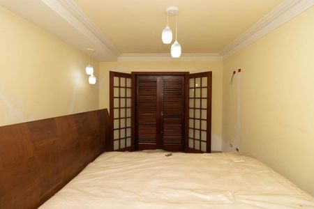 Casa à venda com 355m², 3 quartos e 9 vagasQuarto Suíte 1