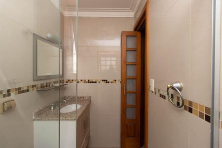 Casa à venda com 355m², 3 quartos e 9 vagasBanheiro da Suíte 2