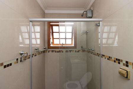 Casa à venda com 355m², 3 quartos e 9 vagasBanheiro da Suíte 2