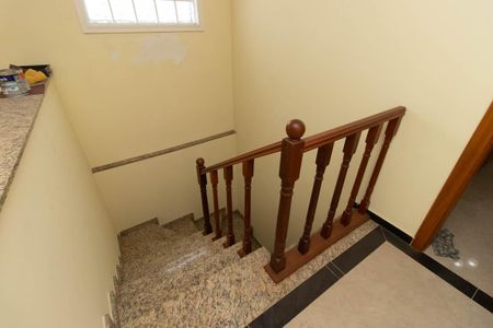 Casa à venda com 355m², 3 quartos e 9 vagasEscada