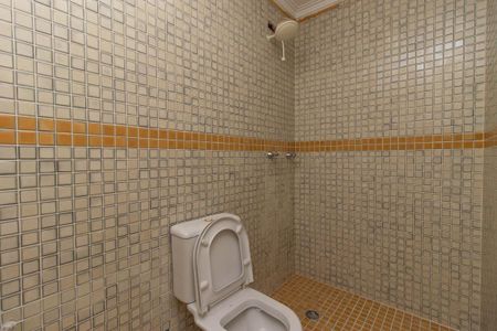 Casa à venda com 355m², 3 quartos e 9 vagasBanheiro da Edícula