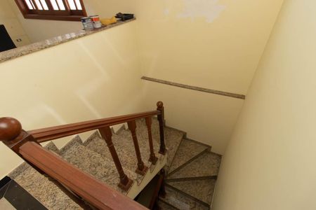 Casa à venda com 355m², 3 quartos e 9 vagasEscada