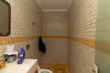 Casa à venda com 355m², 3 quartos e 9 vagasBanheiro da Garagem