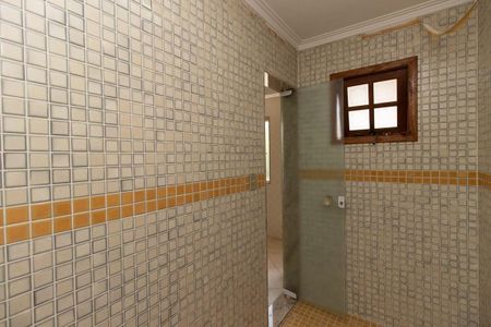 Casa à venda com 355m², 3 quartos e 9 vagasBanheiro da Edícula