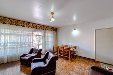 Casa à venda com 411m², 5 quartos e 6 vagasSala