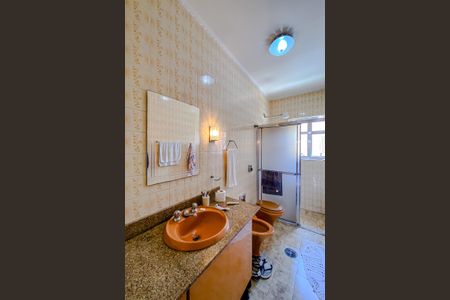 Casa à venda com 411m², 5 quartos e 6 vagasBanheiro da Suíte 2