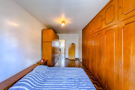 Casa à venda com 411m², 5 quartos e 6 vagasQuarto 2 - Suíte