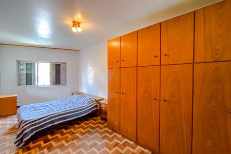 Casa à venda com 411m², 5 quartos e 6 vagasQuarto 2 - Suíte