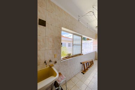 Casa à venda com 411m², 5 quartos e 6 vagasÁrea de Serviço Casa 3)