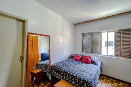 Casa à venda com 411m², 5 quartos e 6 vagasQuarto 1 - Suíte