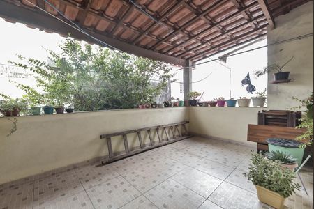 Casa à venda com 200m², 3 quartos e 2 vagas Casa à venda com 200m², 3 quartos e 2 vagasQuarto 2 - Varanda