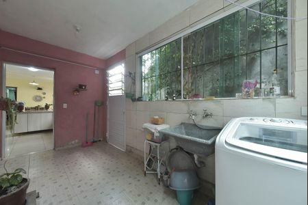 Casa à venda com 200m², 3 quartos e 2 vagas Casa à venda com 200m², 3 quartos e 2 vagasLavanderia