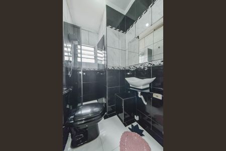 Casa à venda com 200m², 3 quartos e 2 vagas Casa à venda com 200m², 3 quartos e 2 vagasBanheiro Social