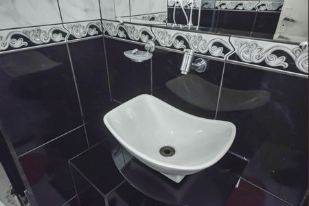 Casa à venda com 200m², 3 quartos e 2 vagas Casa à venda com 200m², 3 quartos e 2 vagasBanheiro Social