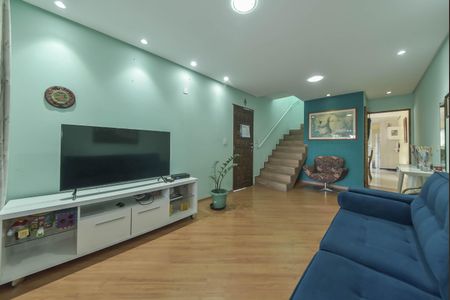 Casa à venda com 200m², 3 quartos e 2 vagas Casa à venda com 200m², 3 quartos e 2 vagasSala