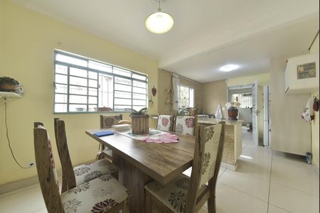 Casa à venda com 200m², 3 quartos e 2 vagas Casa à venda com 200m², 3 quartos e 2 vagasCozinha