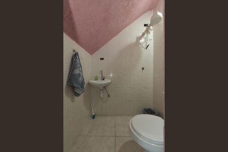 Casa à venda com 200m², 3 quartos e 2 vagas Casa à venda com 200m², 3 quartos e 2 vagasBanheiro de Serviço