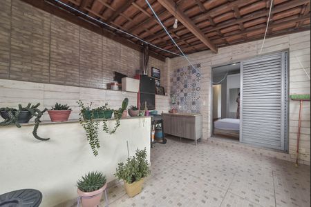 Casa à venda com 200m², 3 quartos e 2 vagas Casa à venda com 200m², 3 quartos e 2 vagasQuarto 2 - Varanda