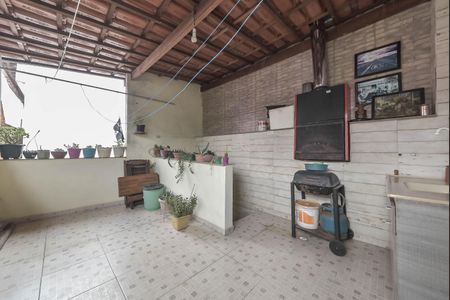 Casa à venda com 200m², 3 quartos e 2 vagas Casa à venda com 200m², 3 quartos e 2 vagasQuarto 2 - Varanda