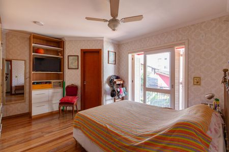 Casa à venda com 275m², 4 quartos e 8 vagas Casa à venda com 275m², 4 quartos e 8 vagasSuíte