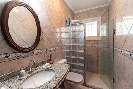 Casa à venda com 275m², 4 quartos e 8 vagas Casa à venda com 275m², 4 quartos e 8 vagasBanheiro Social