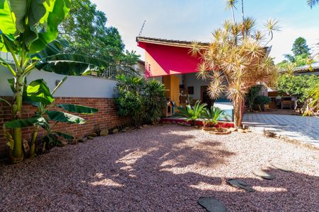 Casa à venda com 275m², 4 quartos e 8 vagas Casa à venda com 275m², 4 quartos e 8 vagasÁrea comum