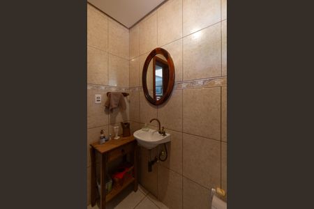 Casa à venda com 275m², 4 quartos e 8 vagas Casa à venda com 275m², 4 quartos e 8 vagasLavabo