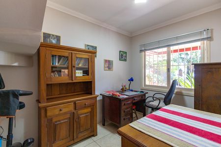 Casa à venda com 275m², 4 quartos e 8 vagas Casa à venda com 275m², 4 quartos e 8 vagasEscritório