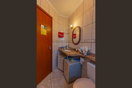 Casa à venda com 275m², 4 quartos e 8 vagas Casa à venda com 275m², 4 quartos e 8 vagasBanheiro da Suíte