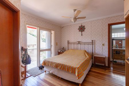 Casa à venda com 275m², 4 quartos e 8 vagas Casa à venda com 275m², 4 quartos e 8 vagasSuíte